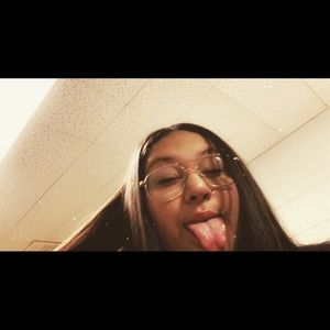 Meet your Posher, Isisabel